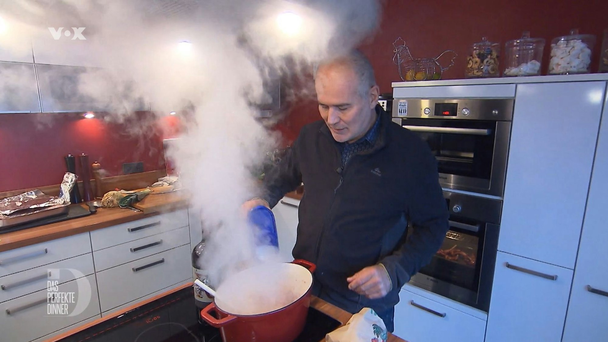 Die Not ist groß in Kurts Küche. Eine Panne reiht sich an die andere.