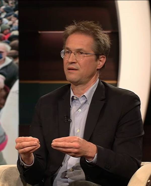 Der Migrationsforscher Gerald Knaus rechnete am Beispiel Österreichs aus, wie viele Geflüchtete alleine NRW aufnehmen müsste.
© ZDF