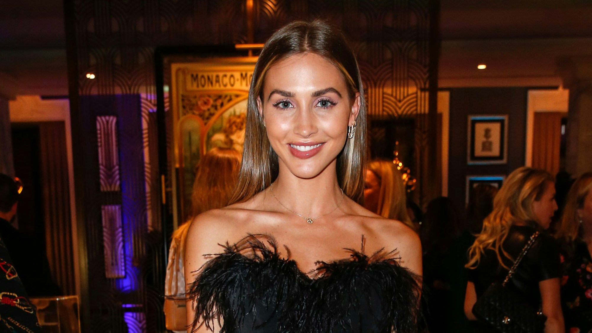 „Let's Dance“: Ex-Kandidatin Ann Kathrin-Götze zeigt sich in italienischen Luxus-Dessous – ihre Fans sind begeistert.