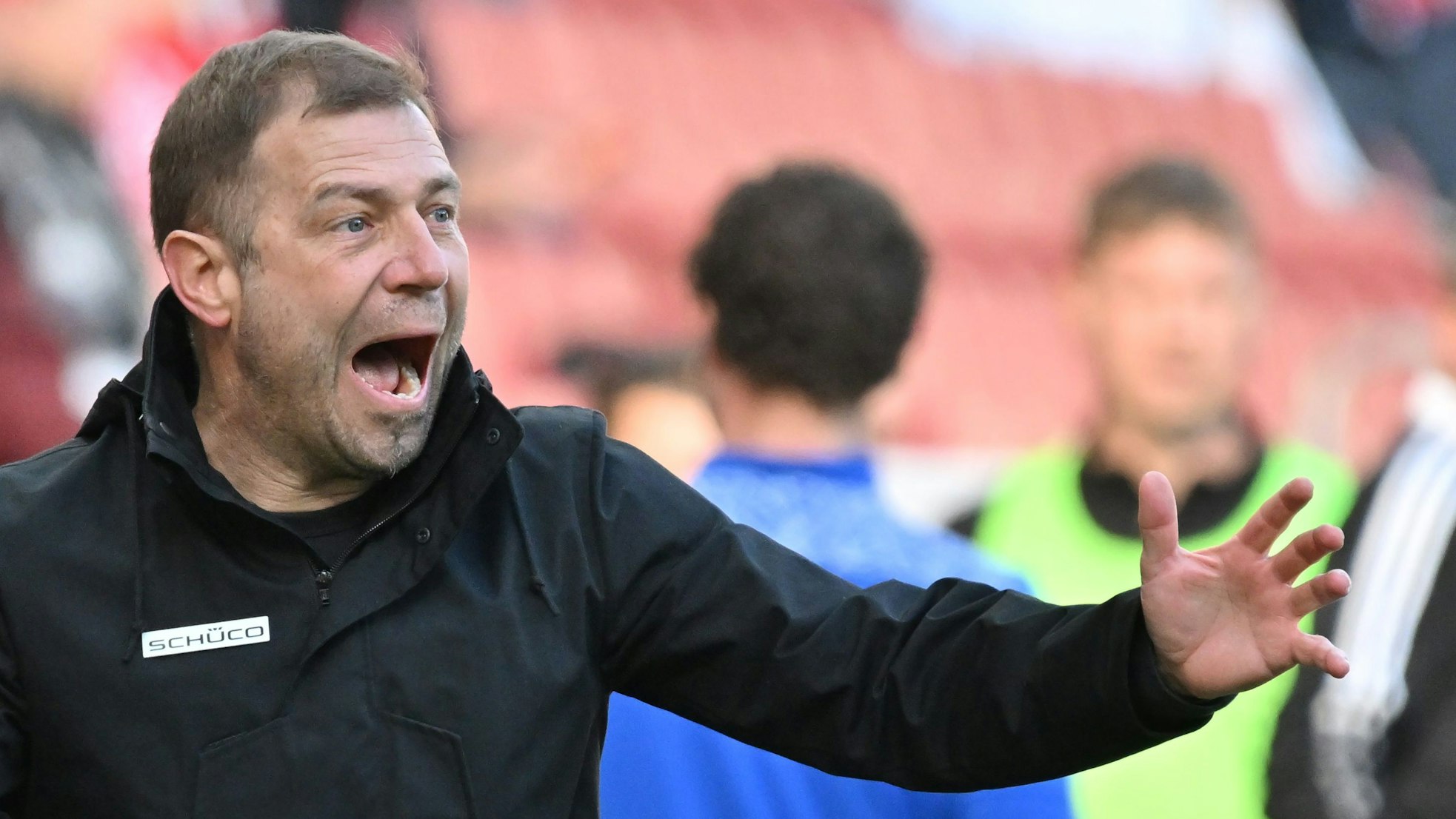 Bielefelds Trainer Frank Kramer gibt Anweisungen.