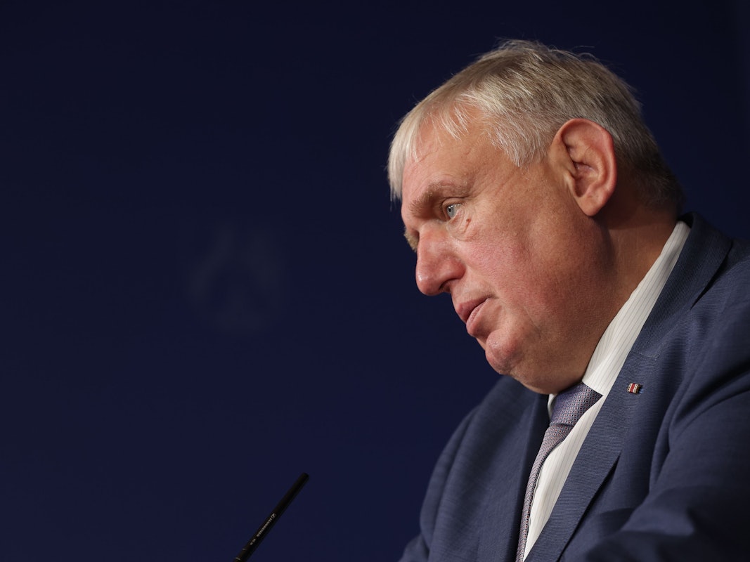 Düsseldorf: Karl-Josef Laumann, Gesundheitsminister von Nordrhein-Westfalen, spricht bei einer Pressekonferenz in der Staatskanzlei zur aktuellen Corona-Lage.