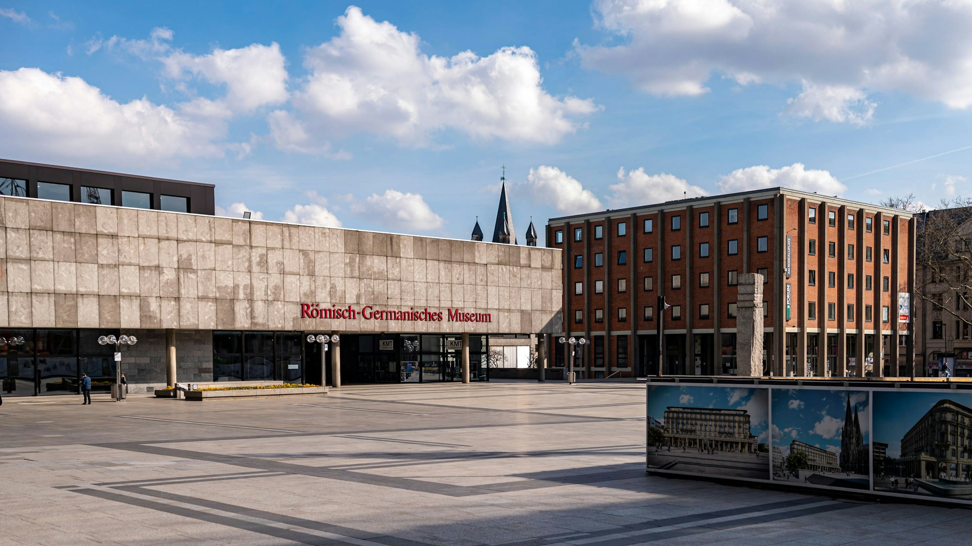 Kölner Roncalliplatz am Römisch-Germanischen Museum