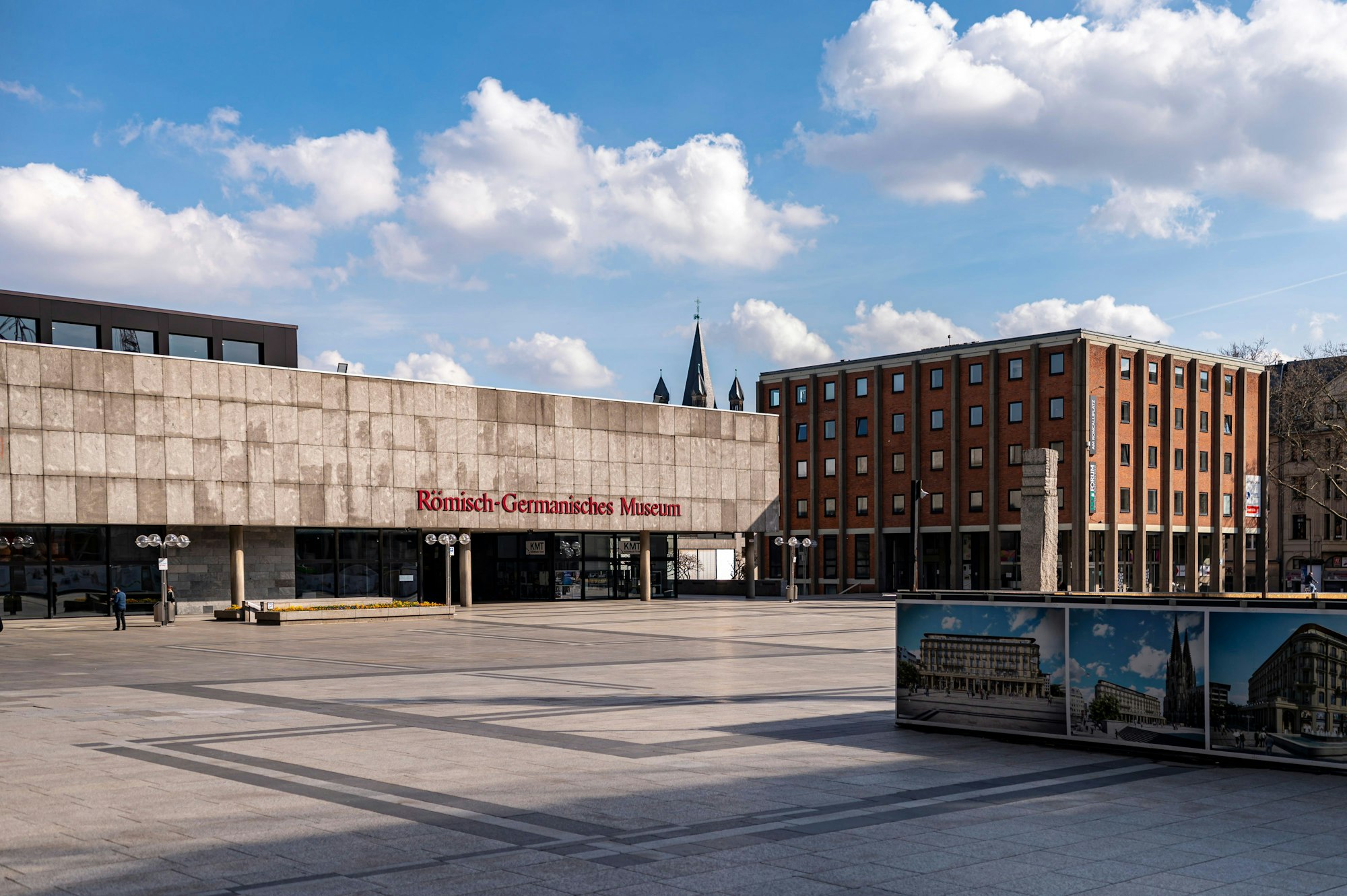 Blick auf den Roncalliplatz in Köln.