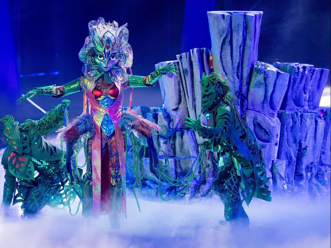 Die Figur "Galax'Sis" steht in der Prosieben-Show "The Masked Singer" auf der Bühne. +++ dpa-Bildfunk +++