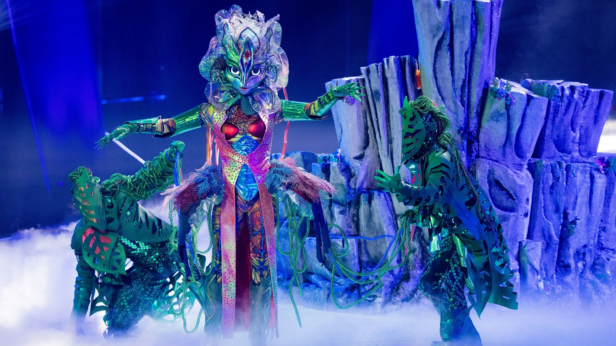 Die Figur "Galax'Sis" steht in der Prosieben-Show "The Masked Singer" auf der Bühne. +++ dpa-Bildfunk +++