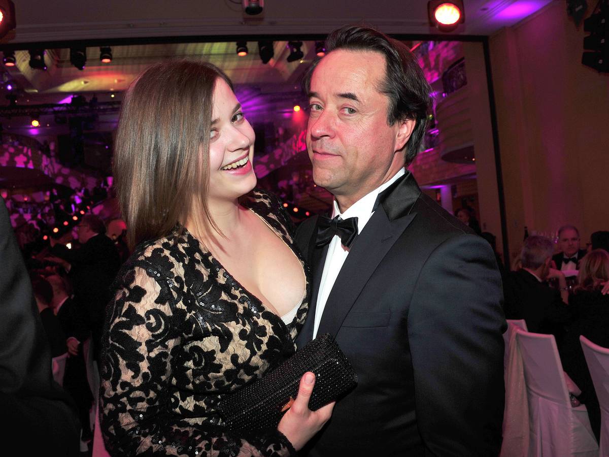 Der Schauspieler Jan Josef Liefers und seine Tochter Paulina feiern am 21.01.2017 beim 44. Filmball im Bayerischen Hof in München (Bayern).