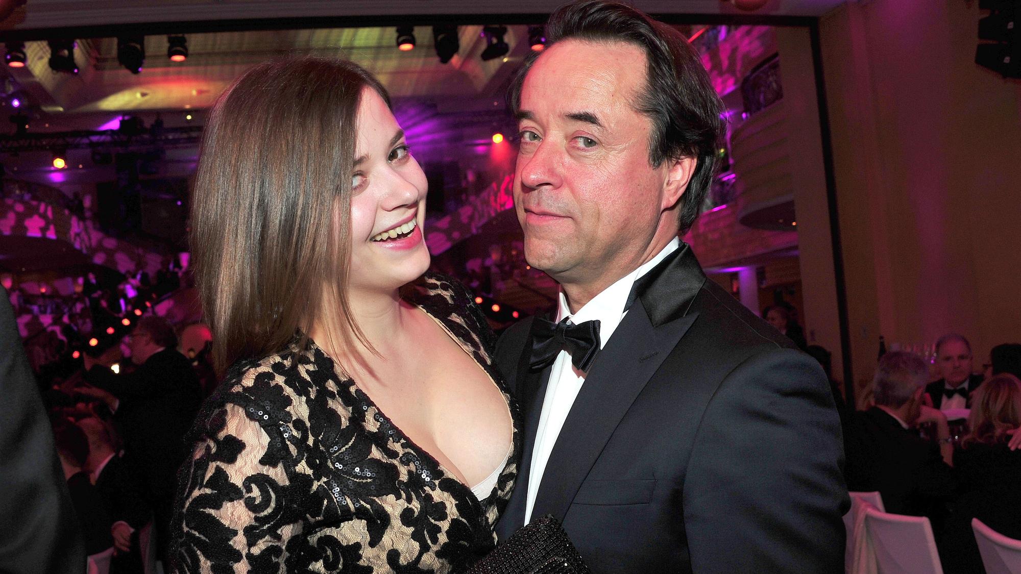 Der Schauspieler Jan Josef Liefers und seine Tochter Paulina feiern am 21.01.2017 beim 44. Filmball im Bayerischen Hof in München (Bayern).