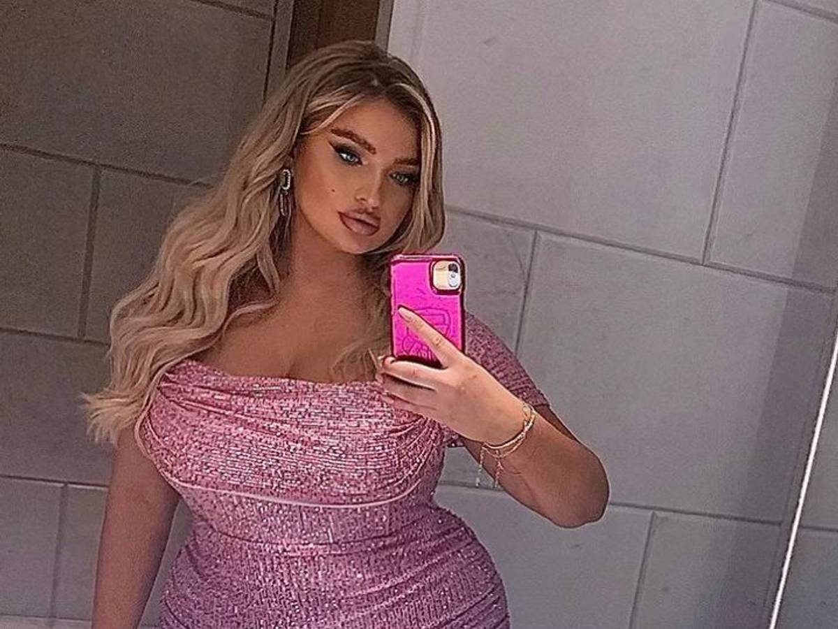 Die ehemalige GNTM-Teilnehmerin Sarina Nowak (hier auf einem Instagram-Selfie vom 10. Februar 2022) verwöhnt ihre Fans mit heißen Bikini-Fotos.
