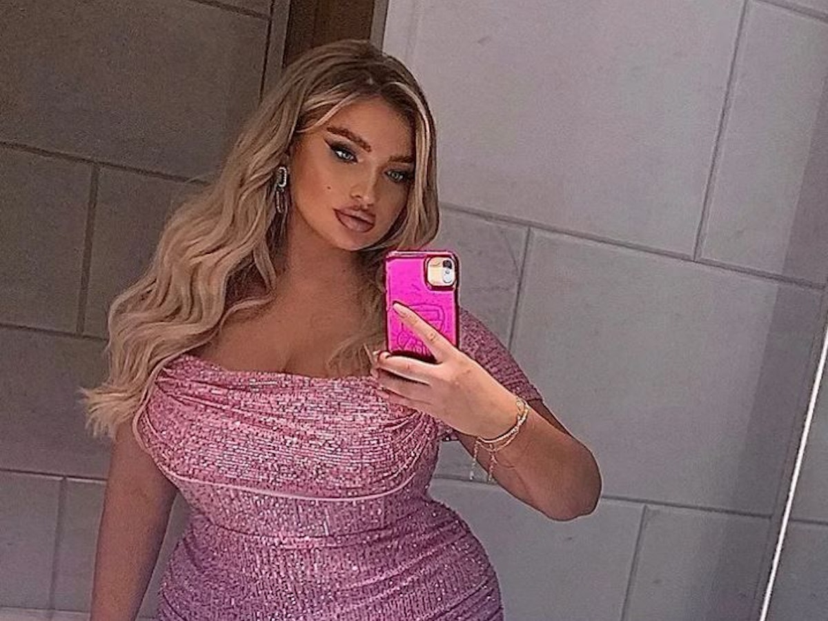 Die ehemalige GNTM-Teilnehmerin Sarina Nowak (hier auf einem Instagram-Selfie vom 10. Februar 2022) verwöhnt ihre Fans mit heißen Bikini-Fotos.