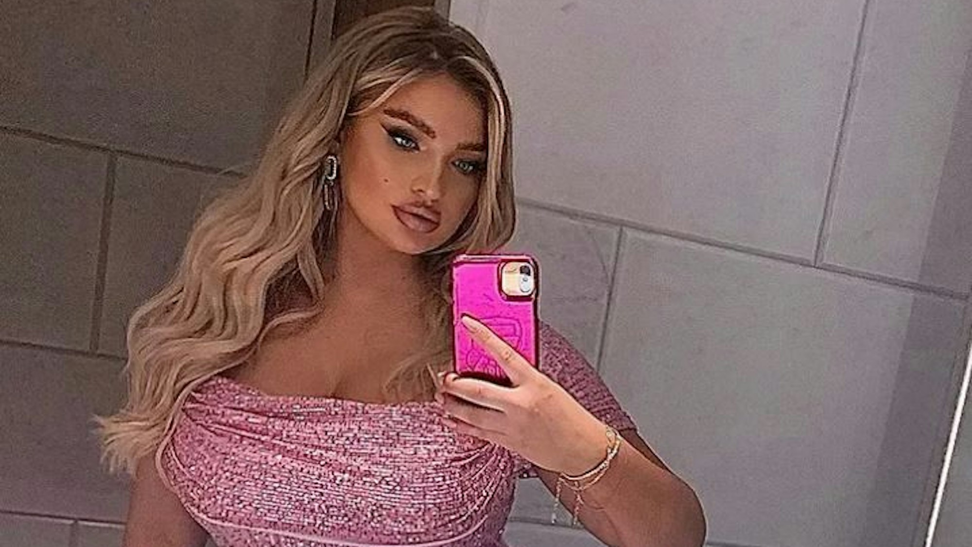 Die ehemalige GNTM-Teilnehmerin Sarina Nowak (hier auf einem Instagram-Selfie vom 10. Februar 2022) verwöhnt ihre Fans mit heißen Bikini-Fotos.