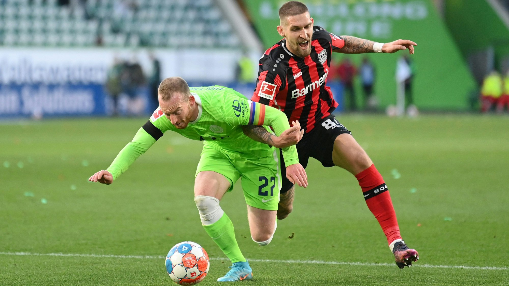 Maximilian Arnold im Zweikampf mit Robert Andrich