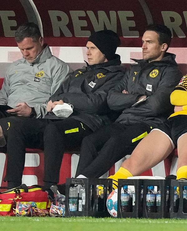 Erling Haaland sitzt auf der Bank von Borussia Dortmund gegen den 1. FC Köln.