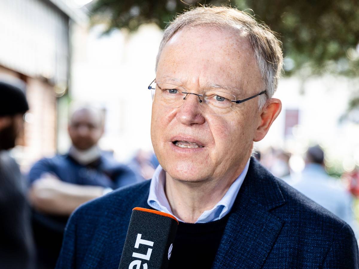 Stephan Weil (SPD), Ministerpräsident von Niedersachsen: Er hat Hausverbot in einer Disco bekommen.