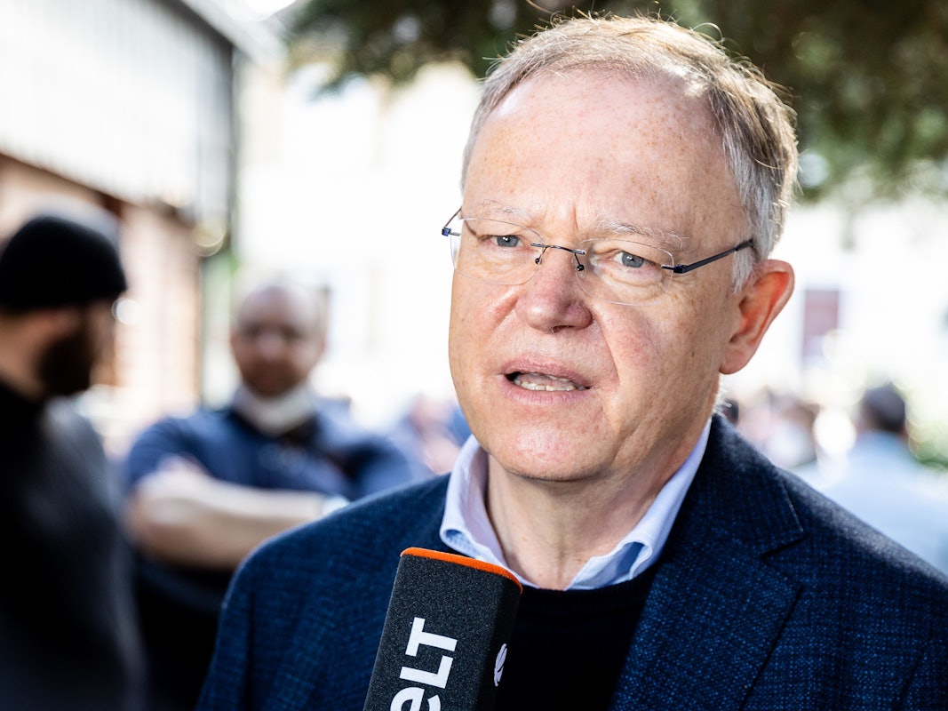 Stephan Weil (SPD), Ministerpräsident von Niedersachsen: Er hat Hausverbot in einer Disco bekommen.