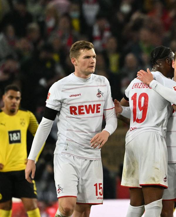 Die FC-Profis freuen sich.