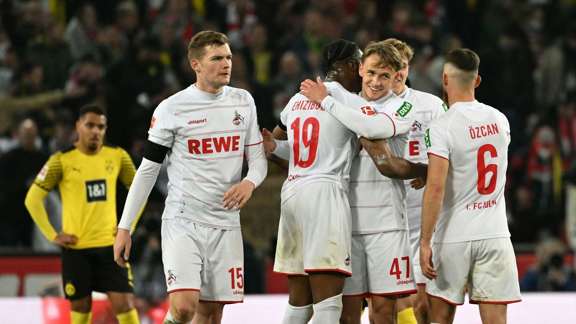 Die FC-Profis freuen sich.