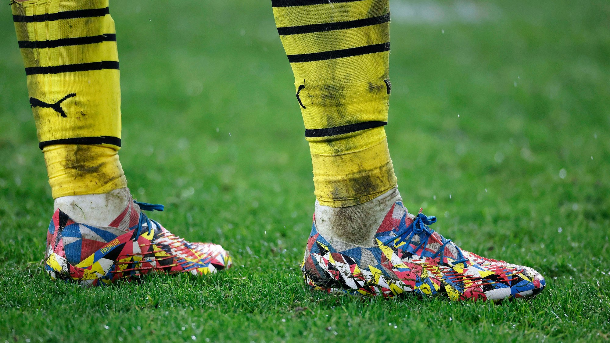 Jude Bellingham BVB trägt bunte Fußballschuhe von Adidas