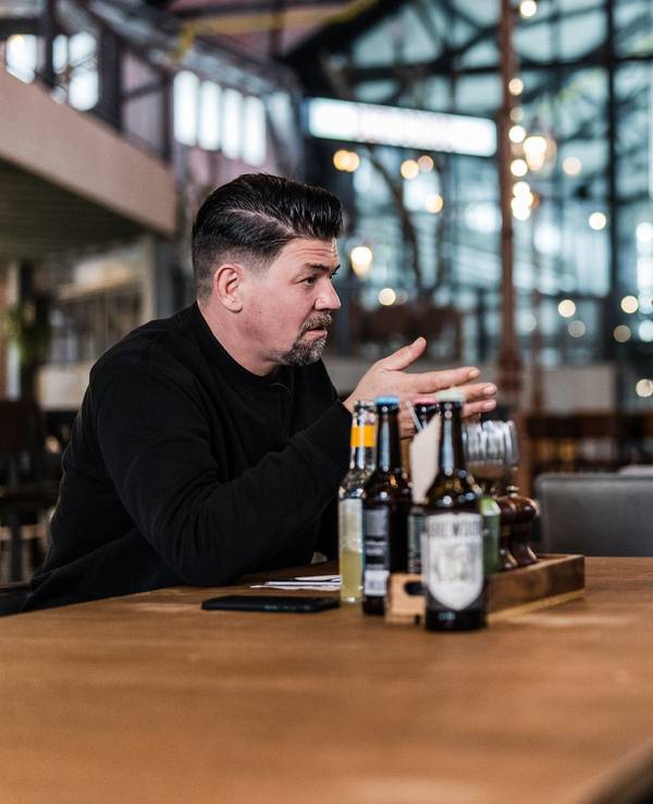 Bei Kitchen Impossible am 20. März 2022 zu sehen: Hendrik Haase (rechts) und Tim Mälzer.