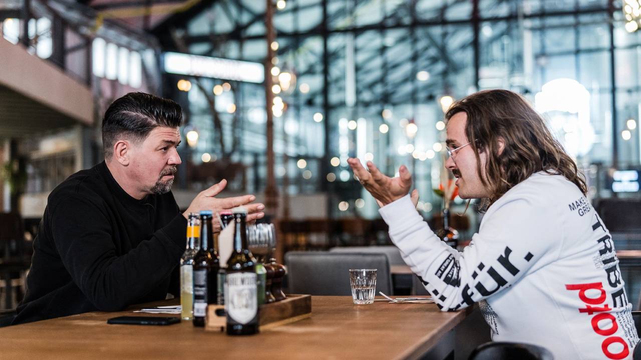 Bei Kitchen Impossible am 20. März 2022 zu sehen: Hendrik Haase (rechts) und Tim Mälzer.