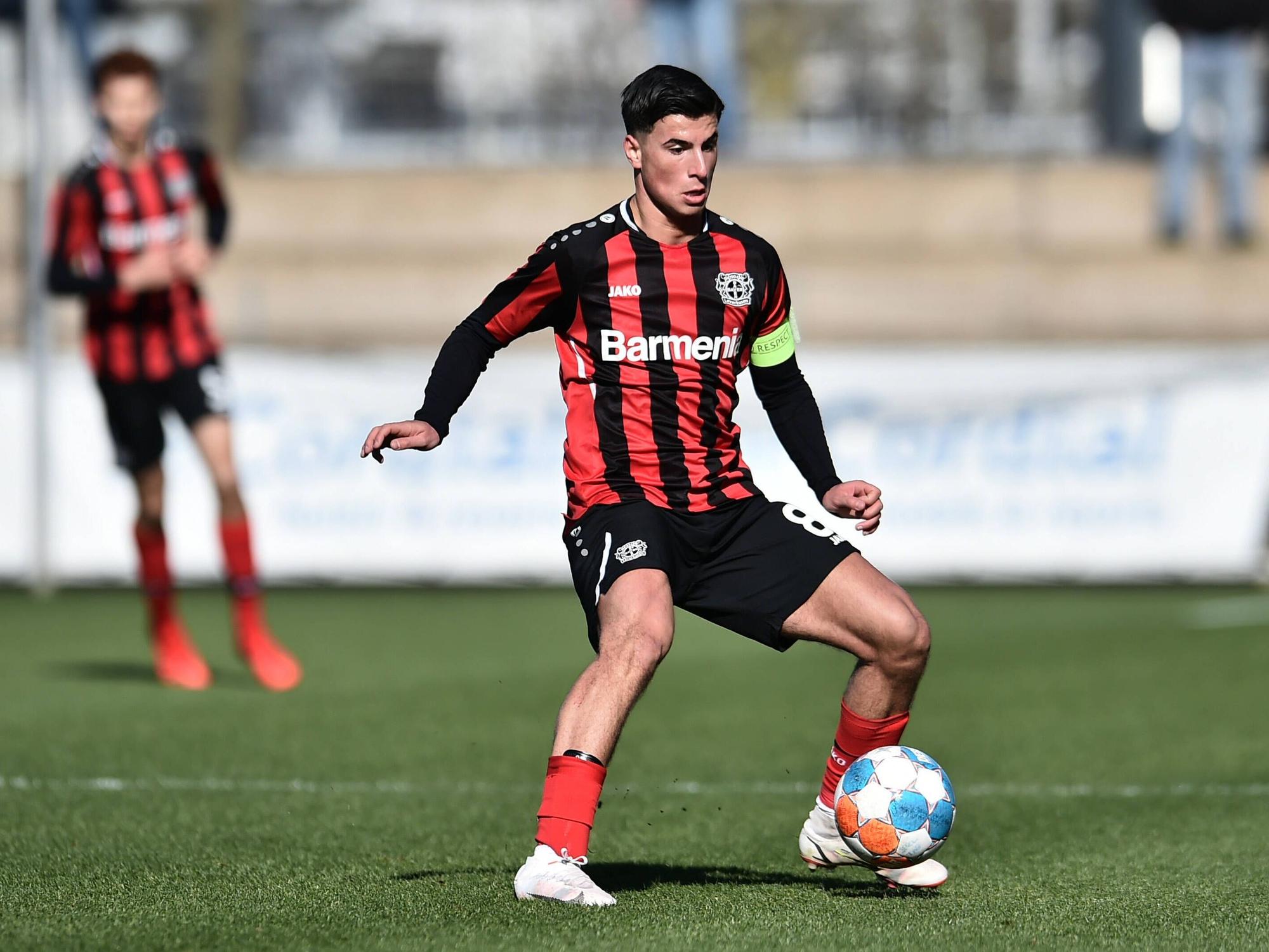 Arda Süne im Trikot von Bayer Leverkusen.