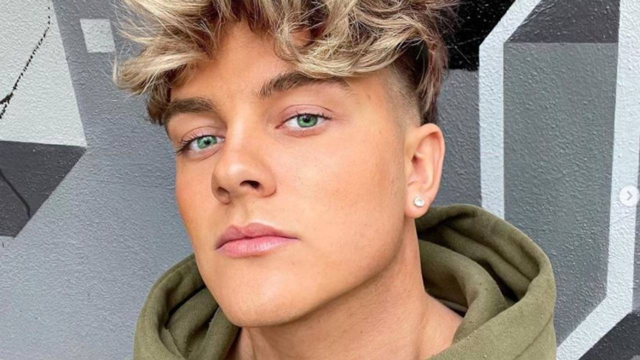 TikTok-Star Twenty4Tim auf einem Selfie vom 4. Januar 2022 auf Instagram.