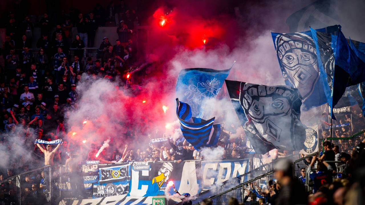 HSV-Fans beim Spiel in Düsseldorf.