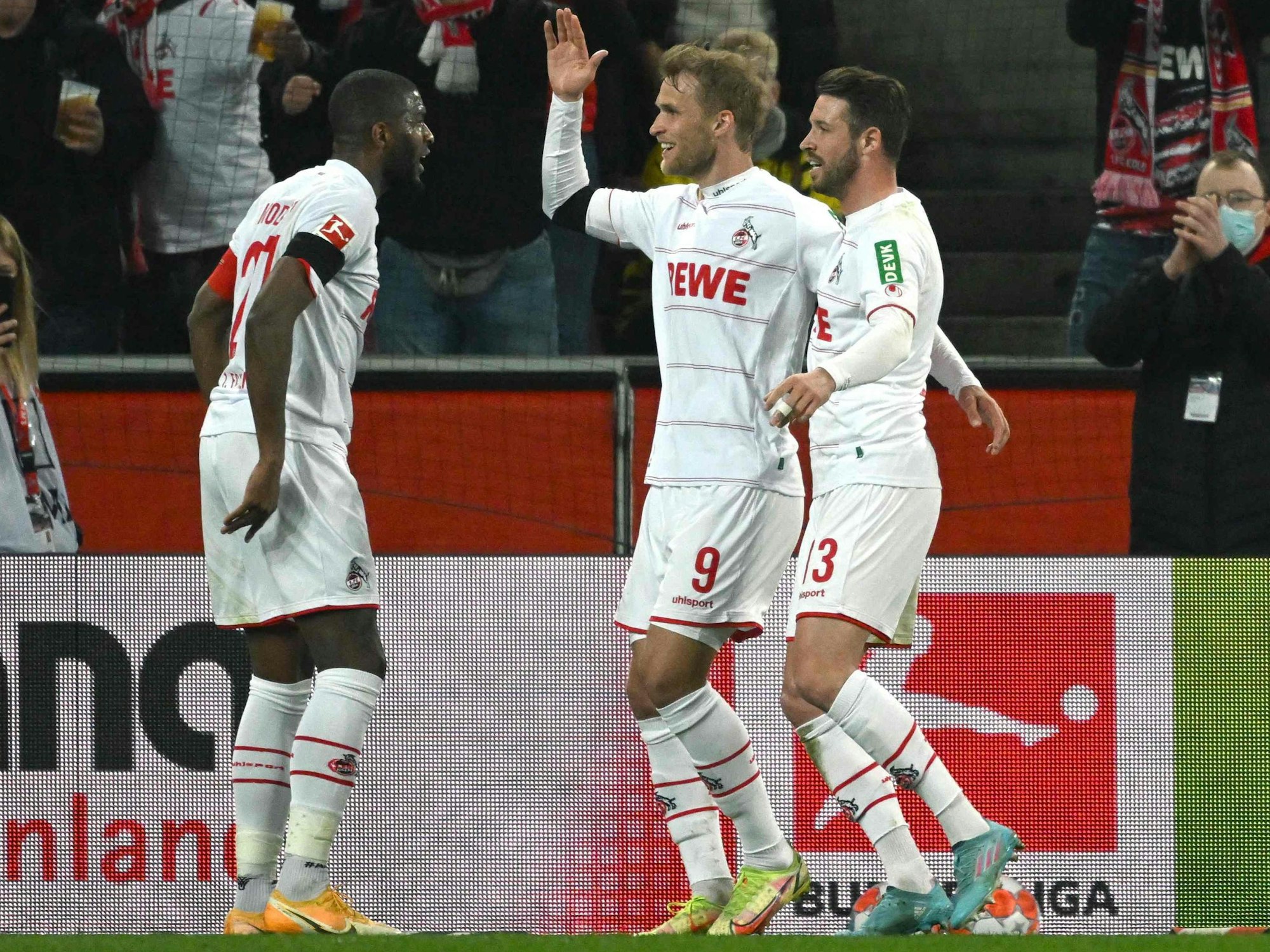 Sebastian Andersson feiert sein Tor gegen den BVB.