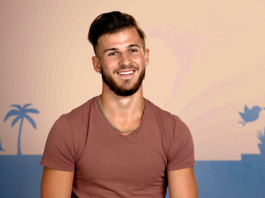 Das Foto zeigt den „First Dates Hotel“-Teilnehmer Pablo (Ausstrahlung: 21. März 2022)