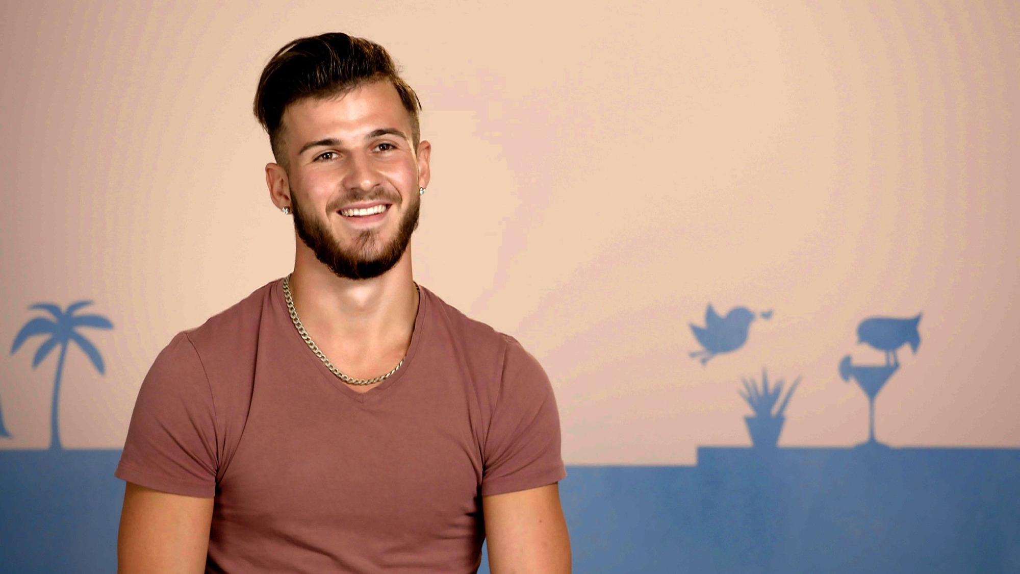 Das Foto zeigt den „First Dates Hotel“-Teilnehmer Pablo (Ausstrahlung: 21. März 2022)