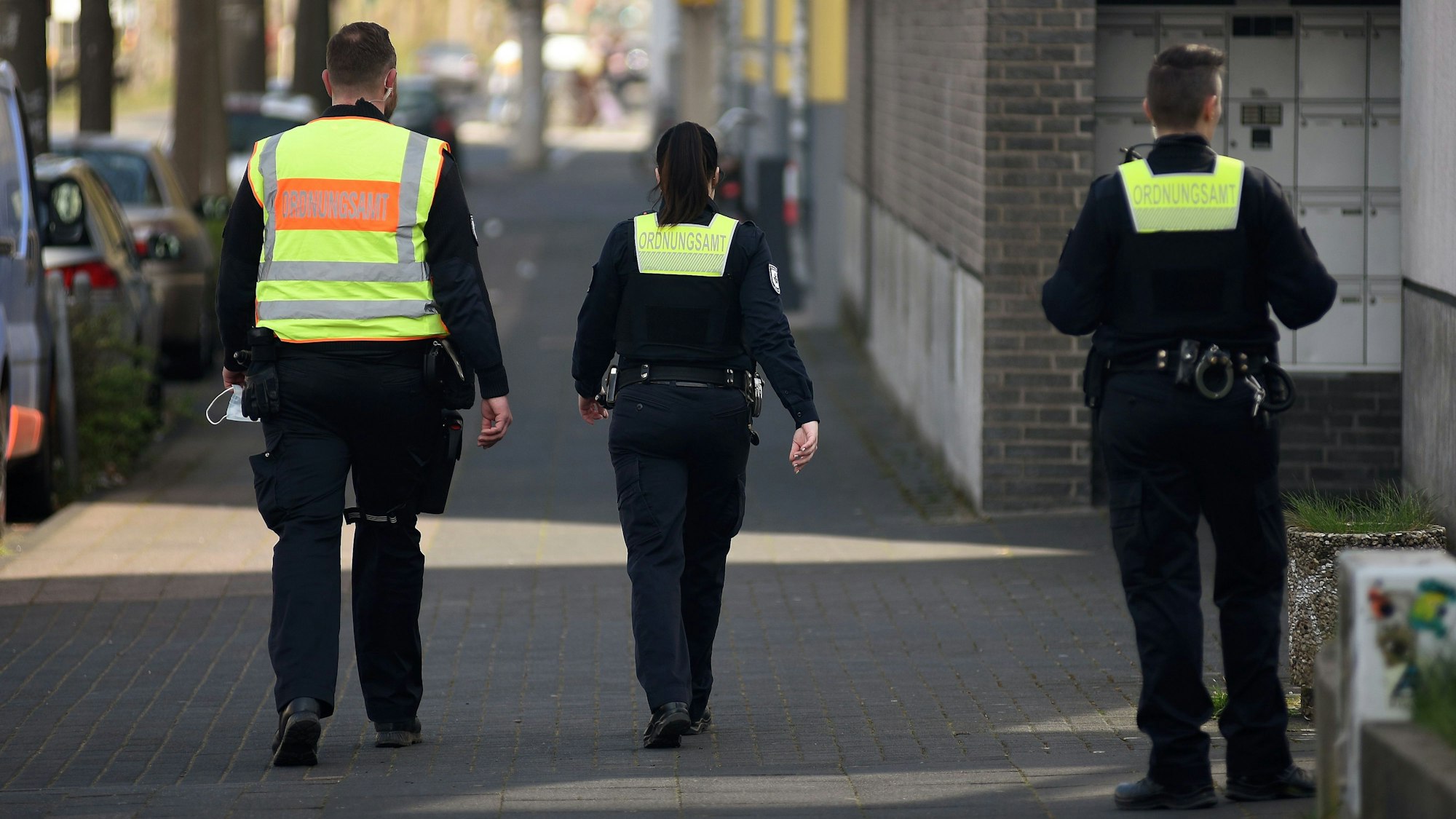 21.03.2022, Köln: Weltkriegsbombe entdeckt bei Straßentiefbauarbeiten an Luxemburger Straße Höhe Militärringstraße in Köln-Klettenberg.
Foto: Csaba Peter Rakoczy