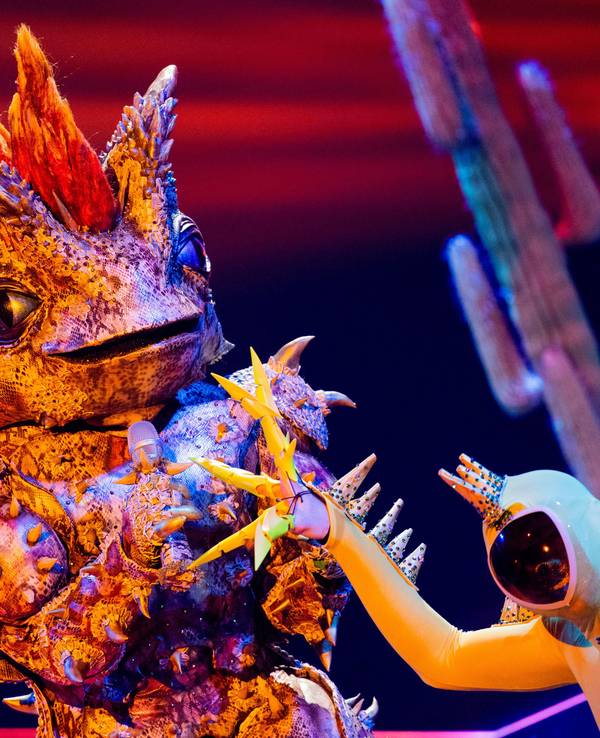 Die Figur „Der Dornteufel“ steht in der ProSieben-Show „The Masked Singer“ auf der Bühne.