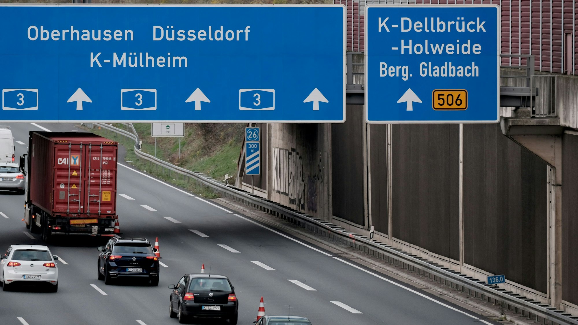 Die A3 in Höhe Köln-Mülheim am 16. November 2020.