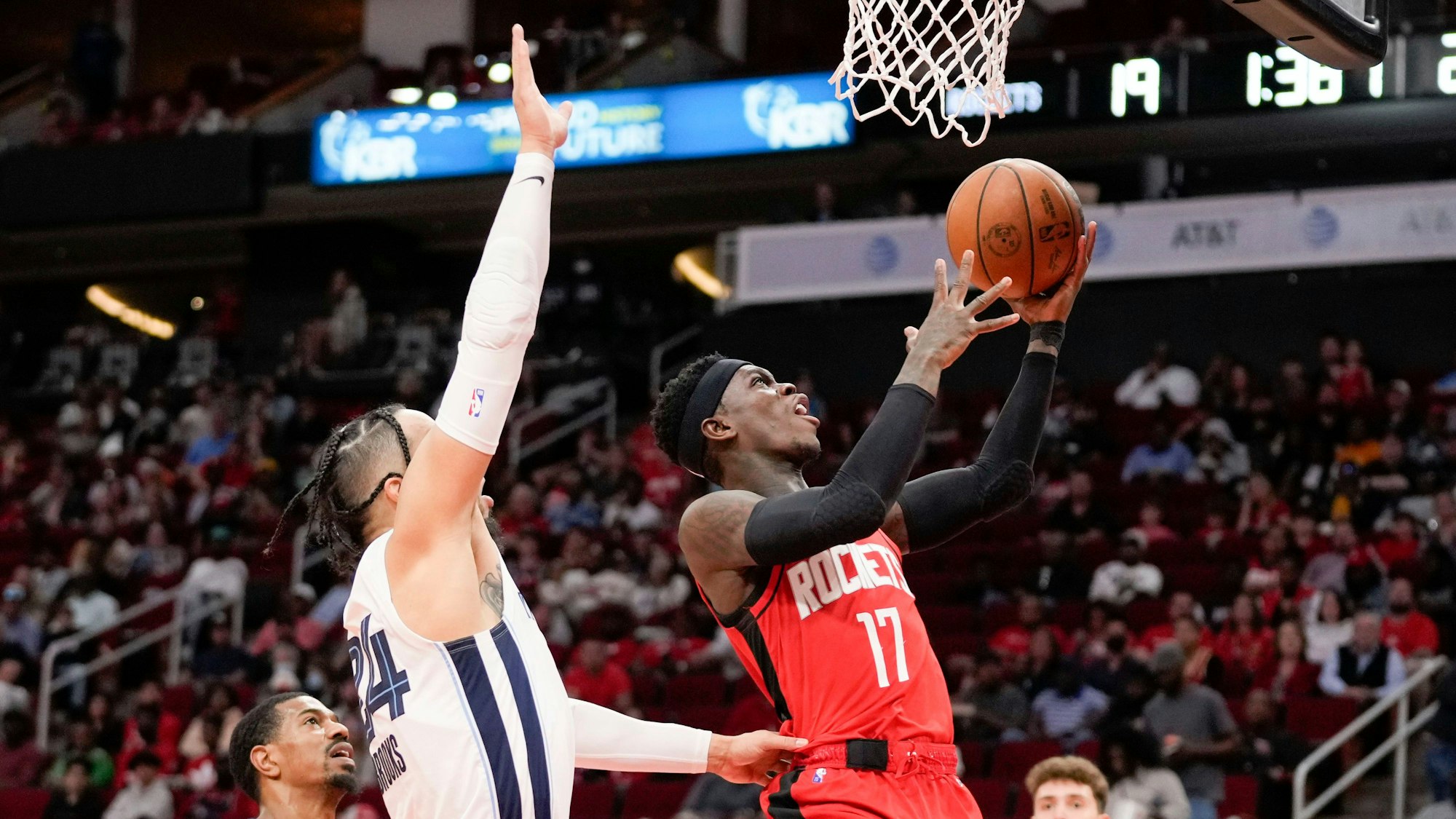 Basketball-Profi Dennis Schröder in Aktion.