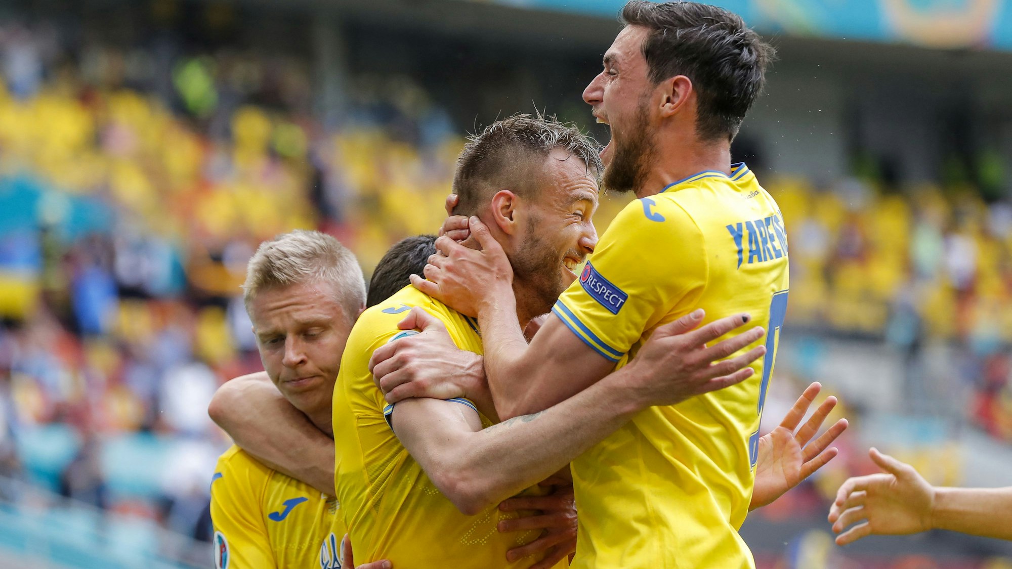 Die Ukraine bejubelt im Spiel gegen Nordmazedonien ein Tor bei der Fußball-EM