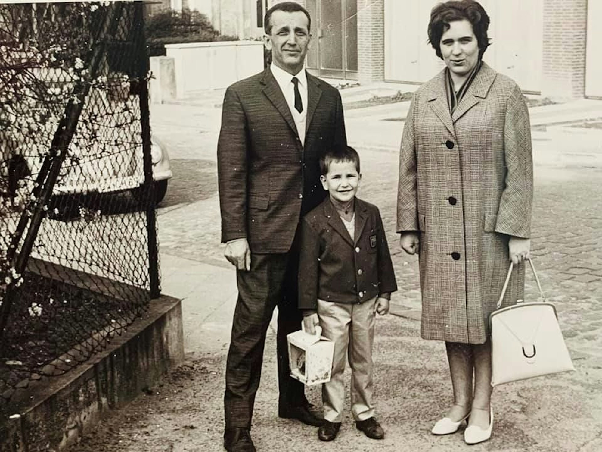 Richard Zalbertus (l.) mit Sohn und Ehefrau.