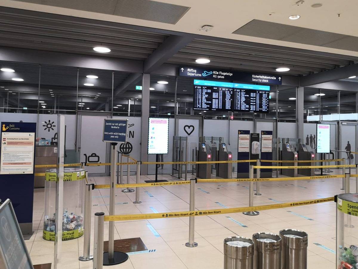 Leerer Abfertigungsbereich im Flughafen Köln/Bonn. Auch am Dienstag (22. März 2022) wurde am Flughafen gestreikt.
