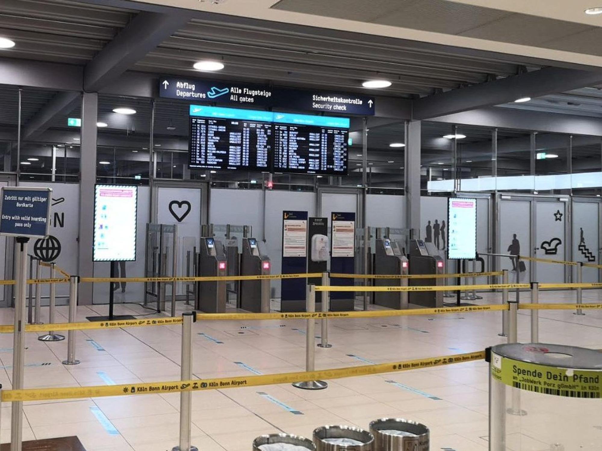 Leerer Abfertigungsbereich im Flughafen Köln/Bonn. Auch am Dienstag (22. März 2022) wurde am Flughafen gestreikt.