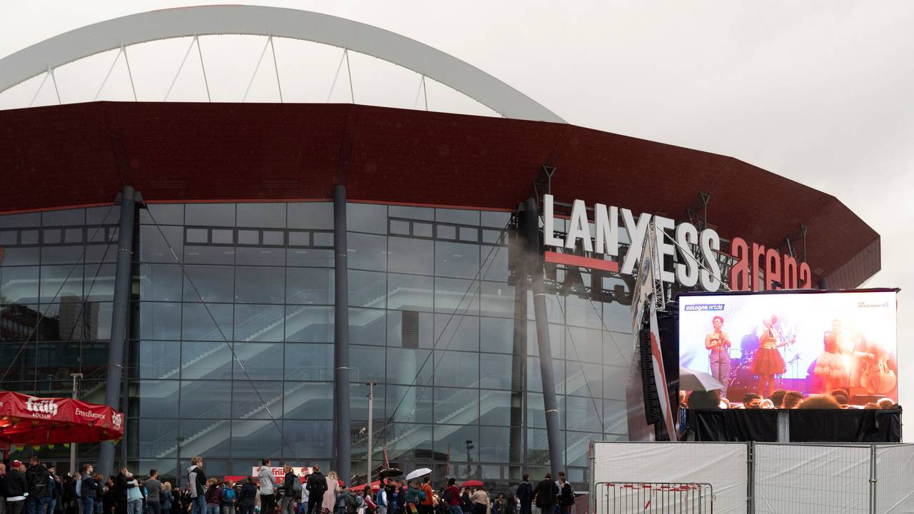 Die Lanxess Arena in Köln-Deutz von außen.