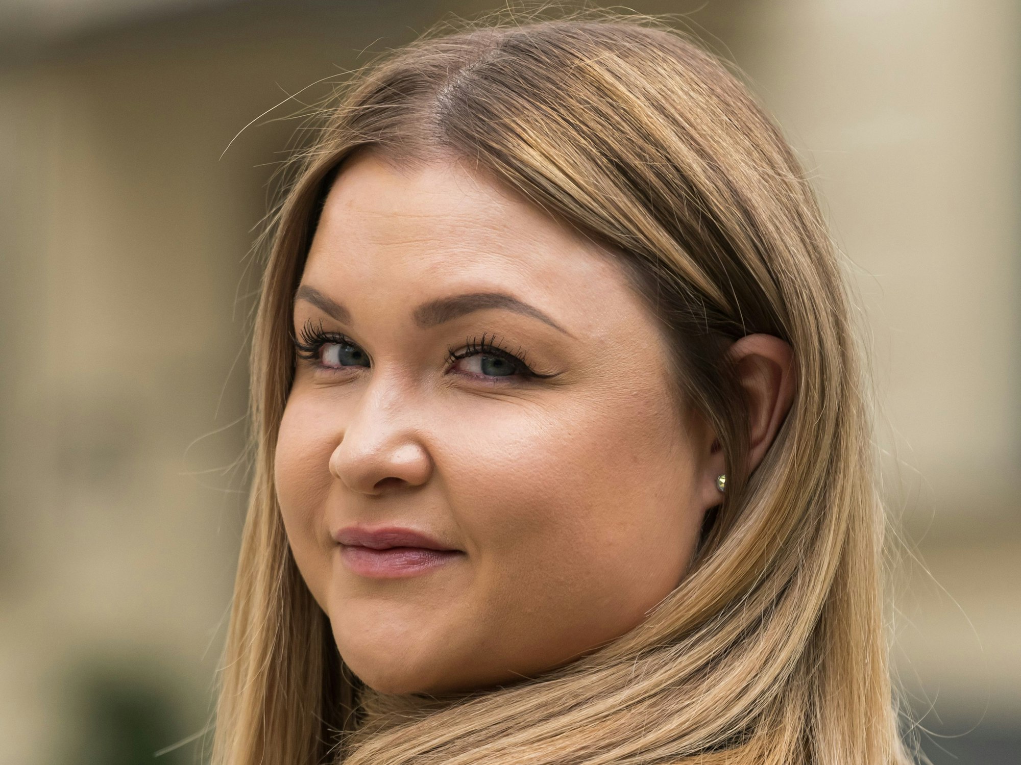 Influencerin Sophia Thiel zeigt bei einem Fototermin ihre neue Frisur. Sophie Thiel ist einer der bekanntesten Fitness-Stars in Deutschland.