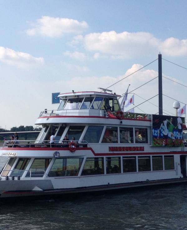 Die «MS Düsseldorf» schwimmt auf dem Rhein.