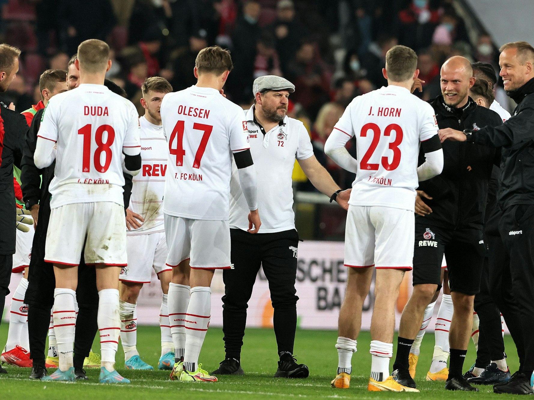 Steffen Baumgart und sein 1. FC Köln freuen sich über das 1:1 gegen Borussia Dortmund.