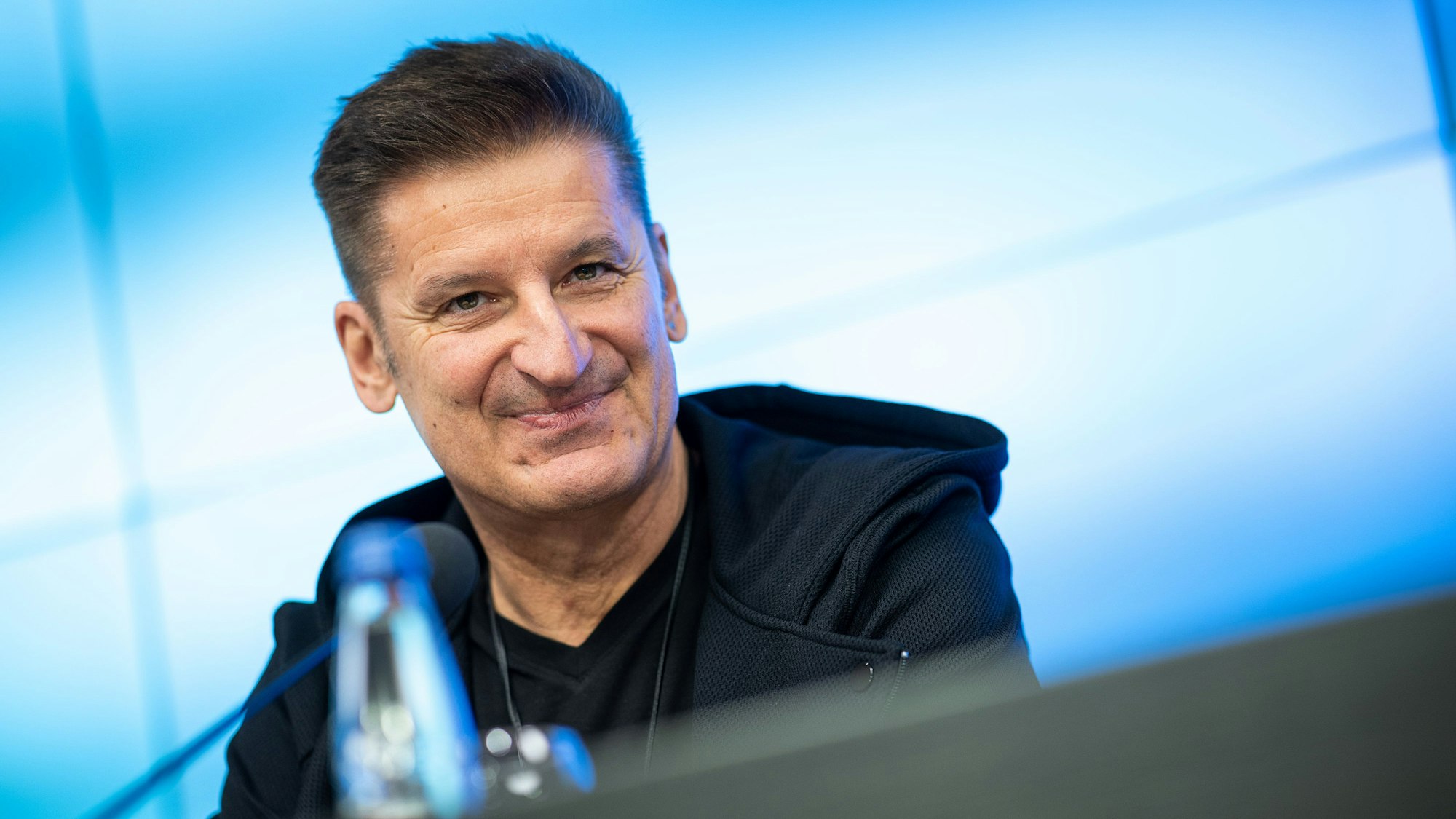 Hartmut Engler, Sänger der Band Pur, nimmt an einer Pressekonferenz in Baden-Württemberg teil.