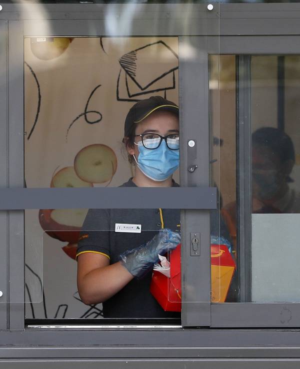 McDonald's zieht sich komplett aus Russland zurück, nachdem Putin die Ukraine überfallen hat. Nun installiert der russische Staat eine eigene Fastfood-Kette. Das Foto zeigt ein Archivbild aus Dublin.