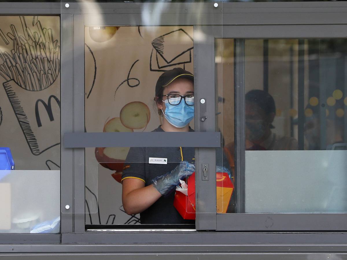 McDonald's zieht sich komplett aus Russland zurück, nachdem Putin die Ukraine überfallen hat. Nun installiert der russische Staat eine eigene Fastfood-Kette. Das Foto zeigt ein Archivbild aus Dublin.