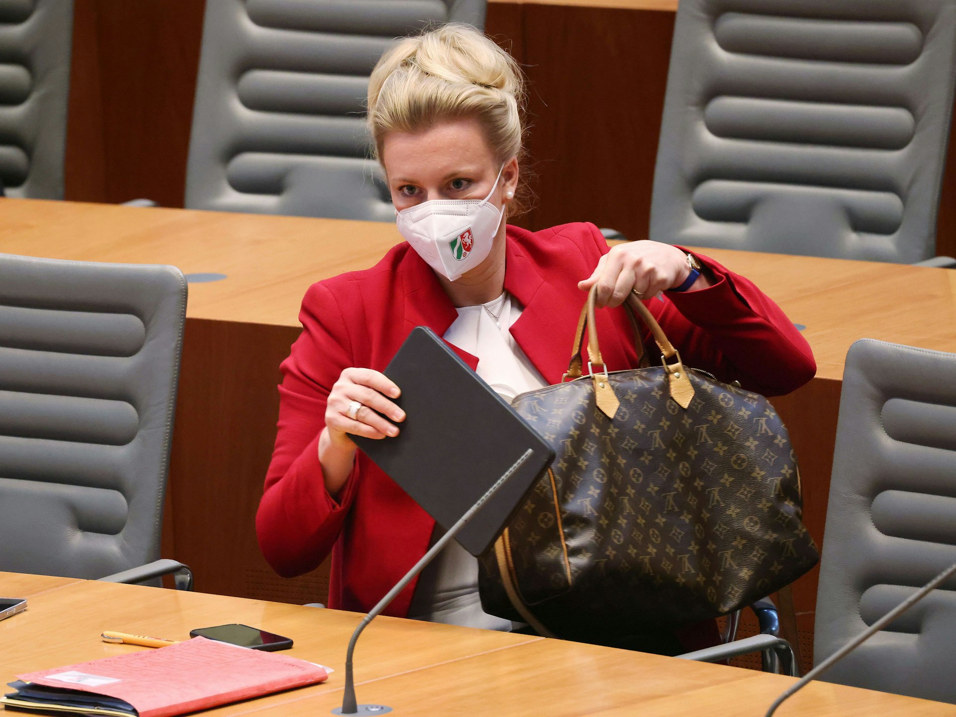Die Ehefrau des Toten, Ina Brandes (hier im Februar 2022 im NRW-Landtag).