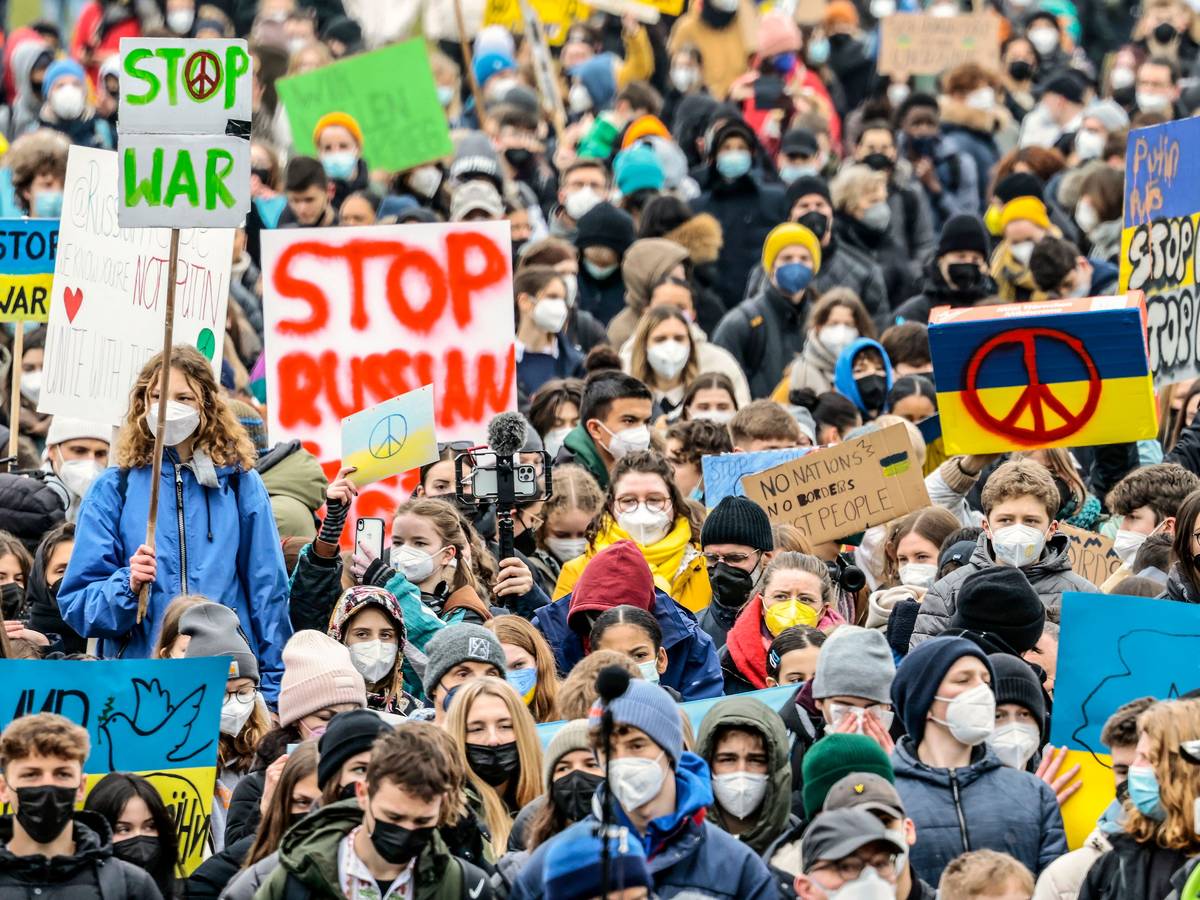 „Fridays for Future“ (FFF) hat den Auftritt einer Musikerin gekippt. Grund für die Absage war ihre Frisur. Das Symbolfoto zeigt eine FFF-Demo in Berlin am 3. März 2022.