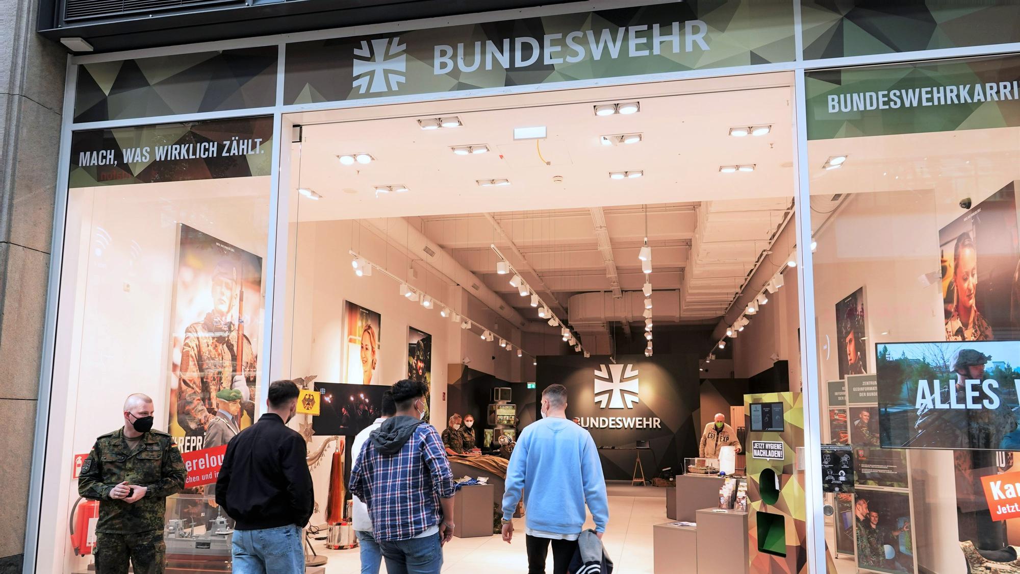Eingang des Pop-Up-Stores der Bundeswehr in Oberhausen