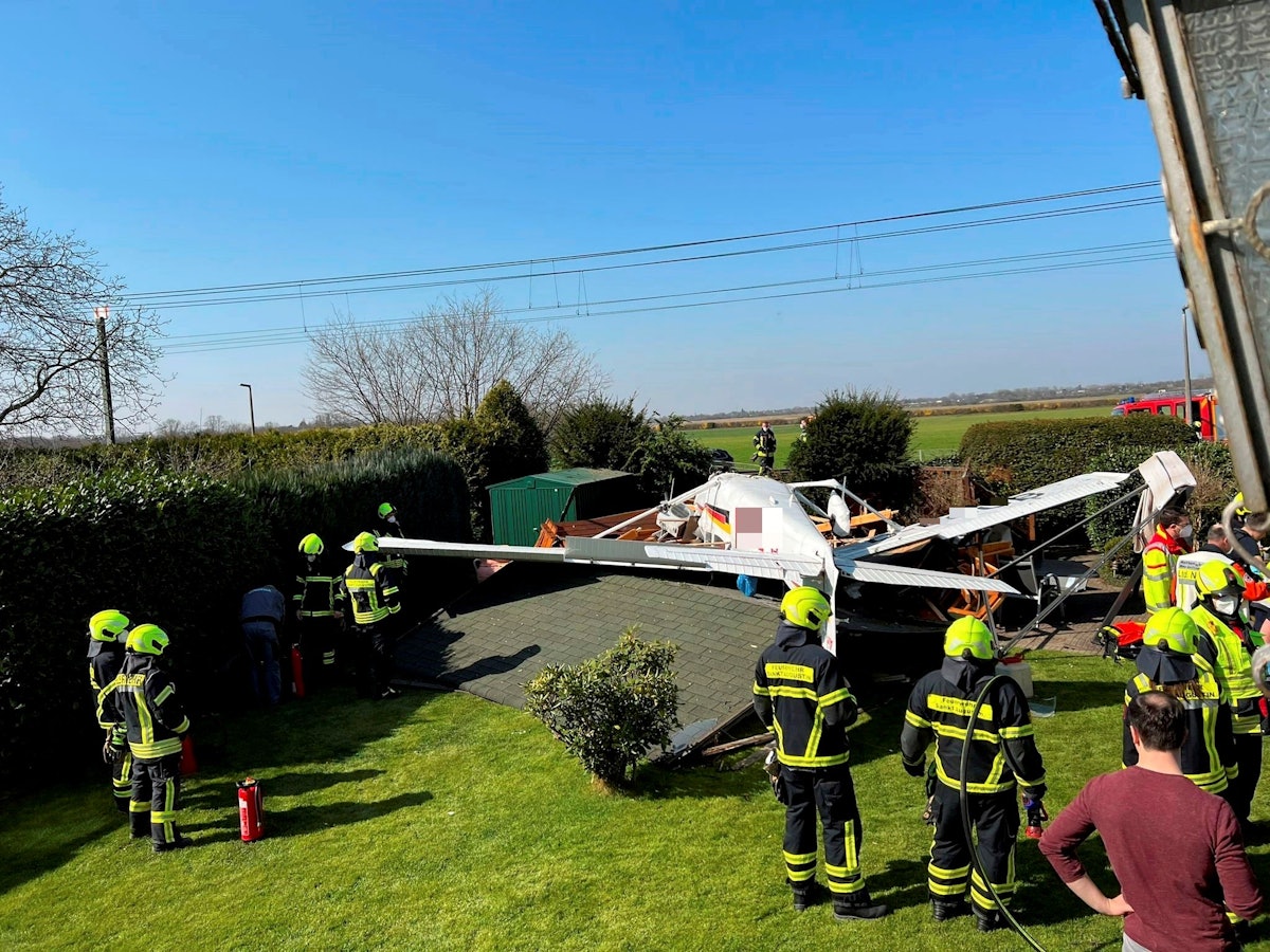 Am Mittwochmittag (23. März 2022) ist in Sankt Augustin-Hangelar eine Cessna in den Garten eines Wohnhauses gestürzt.