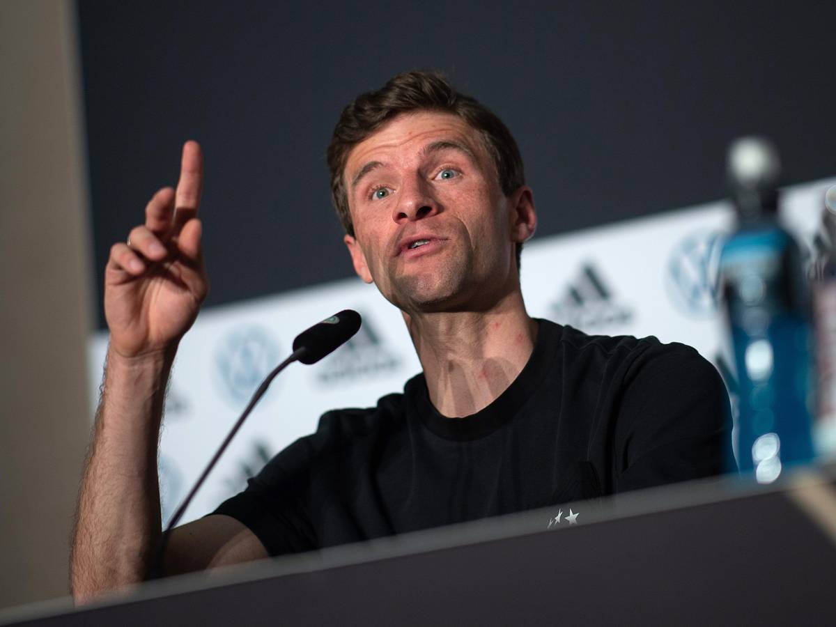 Nationalmannschaft, Deutschland, Pressekonferenz, vor dem Länderspiel gegen Israel. Thomas Müller spricht.