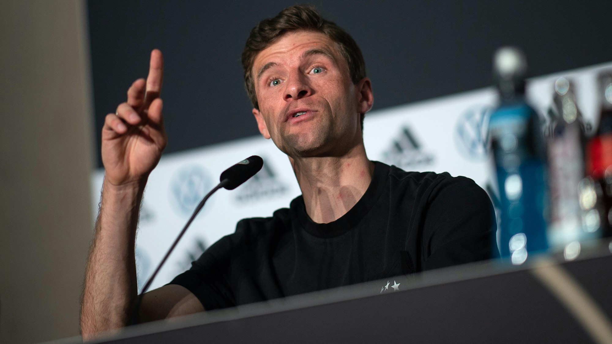 Nationalmannschaft, Deutschland, Pressekonferenz, vor dem Länderspiel gegen Israel. Thomas Müller spricht.
